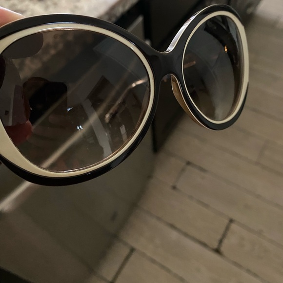 Louis Vuitton Tri Colored over sized Sunglasses - Picture 2 of 14